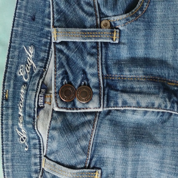 American Eagle Jeans. Size 8 regular crop. - Picture 6 of 7
